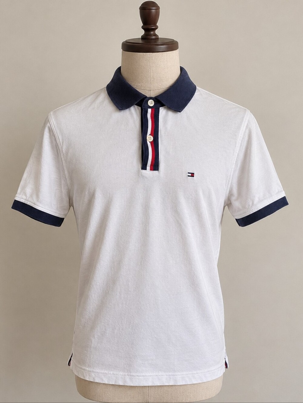 Tommy Hilfiger White Polo Shirt – Navy Blue Collar – Size M